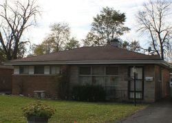 Short-sale in  GREENBAY AVE Lansing, IL 60438