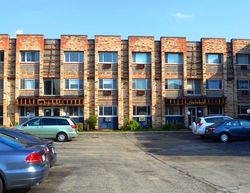 Short-sale Listing in W FOSTER AVE UNIT 1A CHICAGO, IL 60656