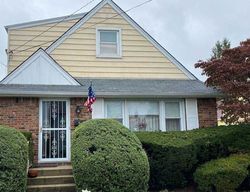 Short-sale in  HOLLYWOOD AVE Valley Stream, NY 11581