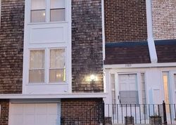 Short-sale in  OXFORD LN Hoffman Estates, IL 60169