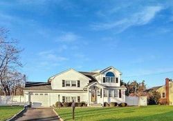 Short-sale Listing in LINCOLN RD PATCHOGUE, NY 11772