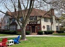 Short-sale in  SHERIDAN RD Highland Park, IL 60035