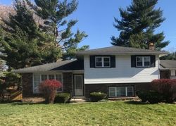 Short-sale in  CAROLYN CT Oak Forest, IL 60452