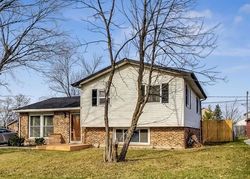 Short-sale in  GORDON TER University Park, IL 60484