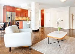 Short-sale in  E 56TH ST D New York, NY 10022