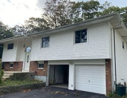 Short-sale in  MOHEGAN LN Commack, NY 11725