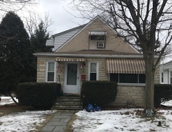 Short-sale in  S CENTRAL AVE Highwood, IL 60040