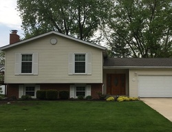 Short-sale in  70TH ST Darien, IL 60561