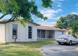 Short-sale in  WINDSOR DR Hollywood, FL 33025