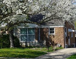 Short-sale in  HARLEM AVE Glenview, IL 60025