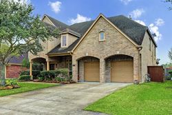 Short-sale in  GLADEWATER DR Pearland, TX 77584