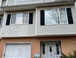 Short-sale Listing in WHITE OAK LN STATEN ISLAND, NY 10309