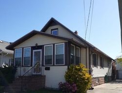 Short-sale in  PINE ST Gibbstown, NJ 08027