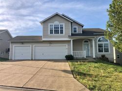 Short-sale Listing in VALLEY OAKS DR IMPERIAL, MO 63052