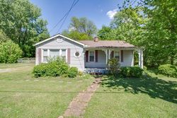 Short-sale in  OLD ALTON RD Granite City, IL 62040