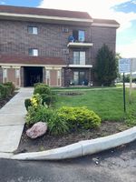 Short-sale Listing in N ROHLWING RD APT 101H ADDISON, IL 60101