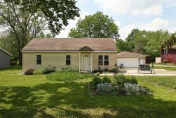 Short-sale in  CREST RD Darien, IL 60561