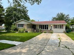 Short-sale in  CHARING CROSS RD Elk Grove Village, IL 60007