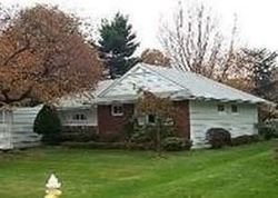 Short-sale Listing in TANNERS RD GREAT NECK, NY 11020