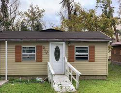 Short-sale in  E 7TH CT Panama City, FL 32401