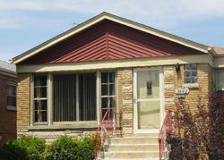 Short-sale in  W 81ST PL Chicago, IL 60652