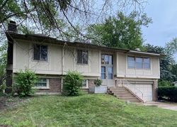 Short-sale in  S 4TH AVE Libertyville, IL 60048