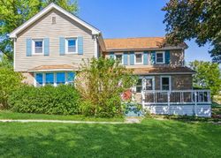 Short-sale in  W RINGWOOD RD Mchenry, IL 60051