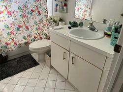  Nw 194th St, Hialeah FL