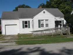 Short-sale in  ROEDALE AVE Alton, IL 62002