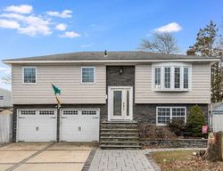 Short-sale in  WINDMILL AVE West Babylon, NY 11704