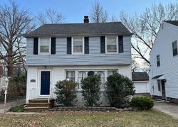 Short-sale in  WALLINGFORD RD Cleveland, OH 44121