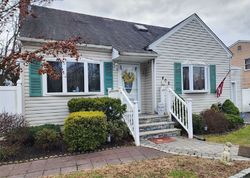 Sheriff-sale in  SPUR DR S Bay Shore, NY 11706