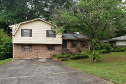  Apache Ln, Riverdale GA