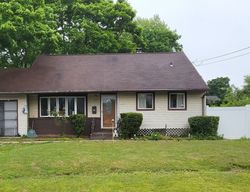  Princeton St, Bay Shore NY