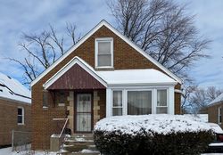 Short-sale in  W 84TH ST Chicago, IL 60652