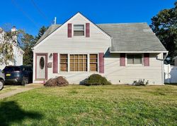 Short-sale in  BEECH ST Wantagh, NY 11793