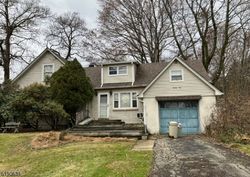 Short-sale in  HILLTOP RD Succasunna, NJ 07876