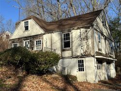 Short-sale Listing in TRAP FALLS RD SHELTON, CT 06484