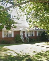 Short-sale in  HEDGEROW LN Portsmouth, VA 23703