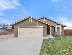 Short-sale in  WHITTIER DR Greenleaf, ID 83626