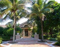 Sheriff-sale in  SAINT ANDREWS PL  Hollywood, FL 33025
