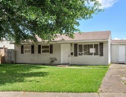 Short-sale in  VALENTINE DR Westwego, LA 70094