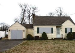 Short-sale in  GLADSTONE AVE West Islip, NY 11795