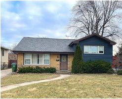 Short-sale in  W 101ST ST Oak Lawn, IL 60453