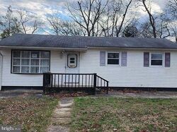 Short-sale in  E COLTON LN Williamstown, NJ 08094