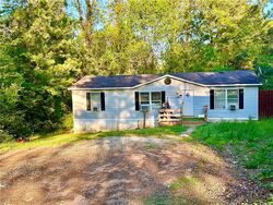 Short-sale in  ELIJAH SIMMONS RD Woodruff, SC 29388