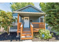 Short-sale in  19th Ave Longview, WA 98632