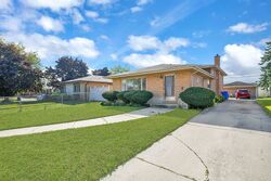 Short-sale in  W 86TH ST Chicago, IL 60652