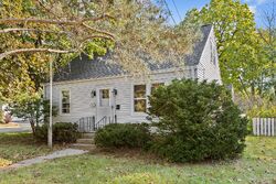 Short-sale in  CENTER ST Mchenry, IL 60050