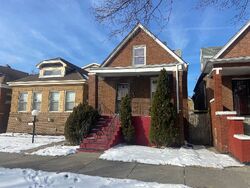 Short-sale in  E 88TH ST Chicago, IL 60619